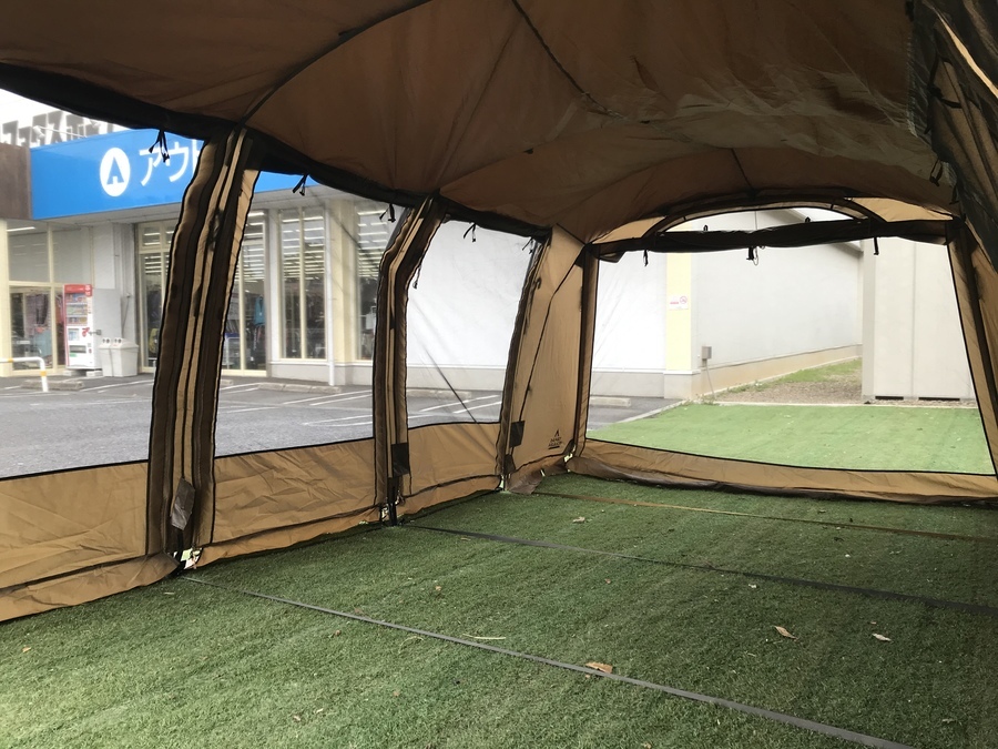 訳あり価格！？タラスブルバ「キャタピラー2ルームシェルター6P」設営