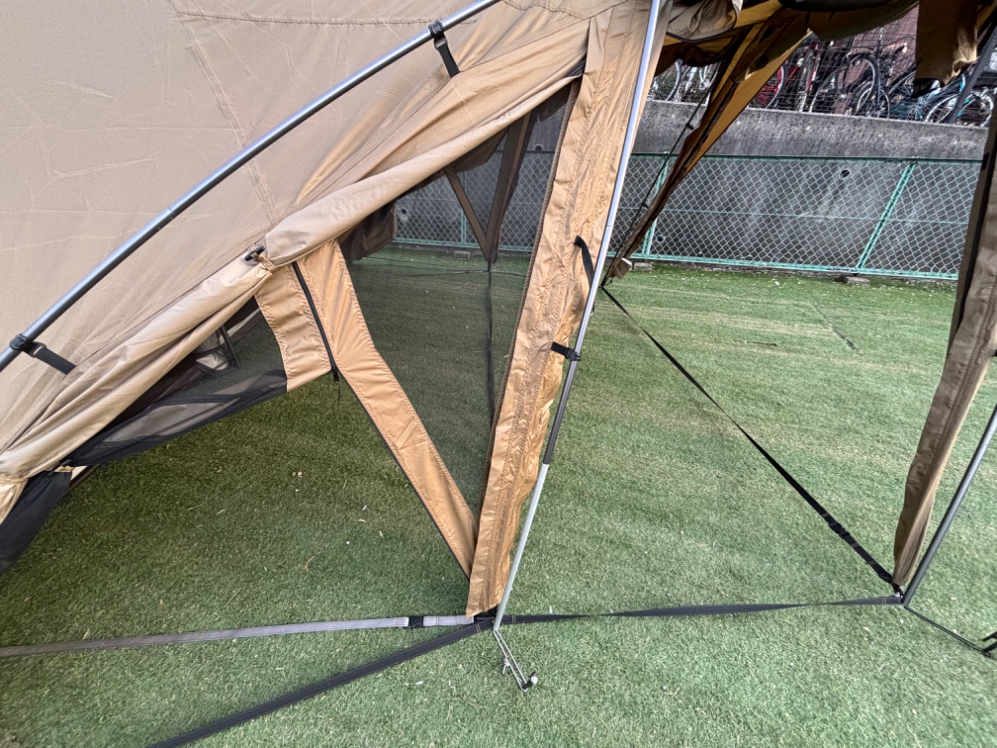 ワンポールテントの完成形のようなテント！ゼインアーツの「ロロ