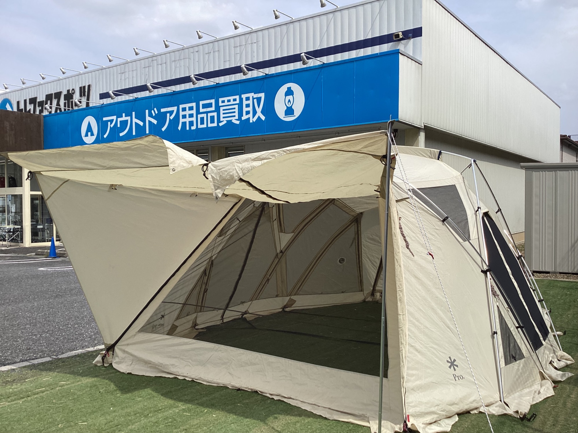 キャンパー必見！スノーピークのリビングシェルロングPro.アイボリーが