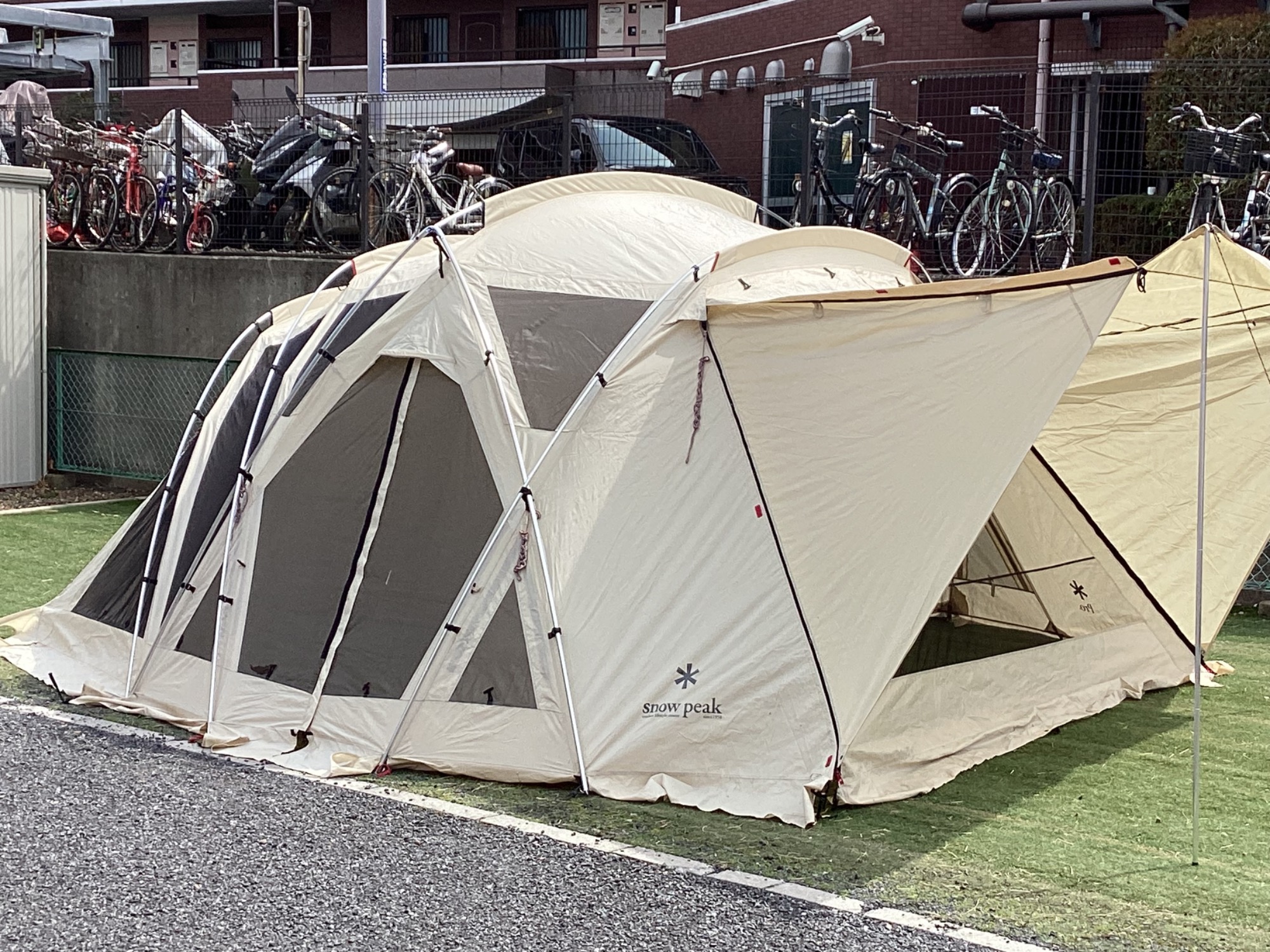 キャンパー必見！スノーピークのリビングシェルロングPro.アイボリーが