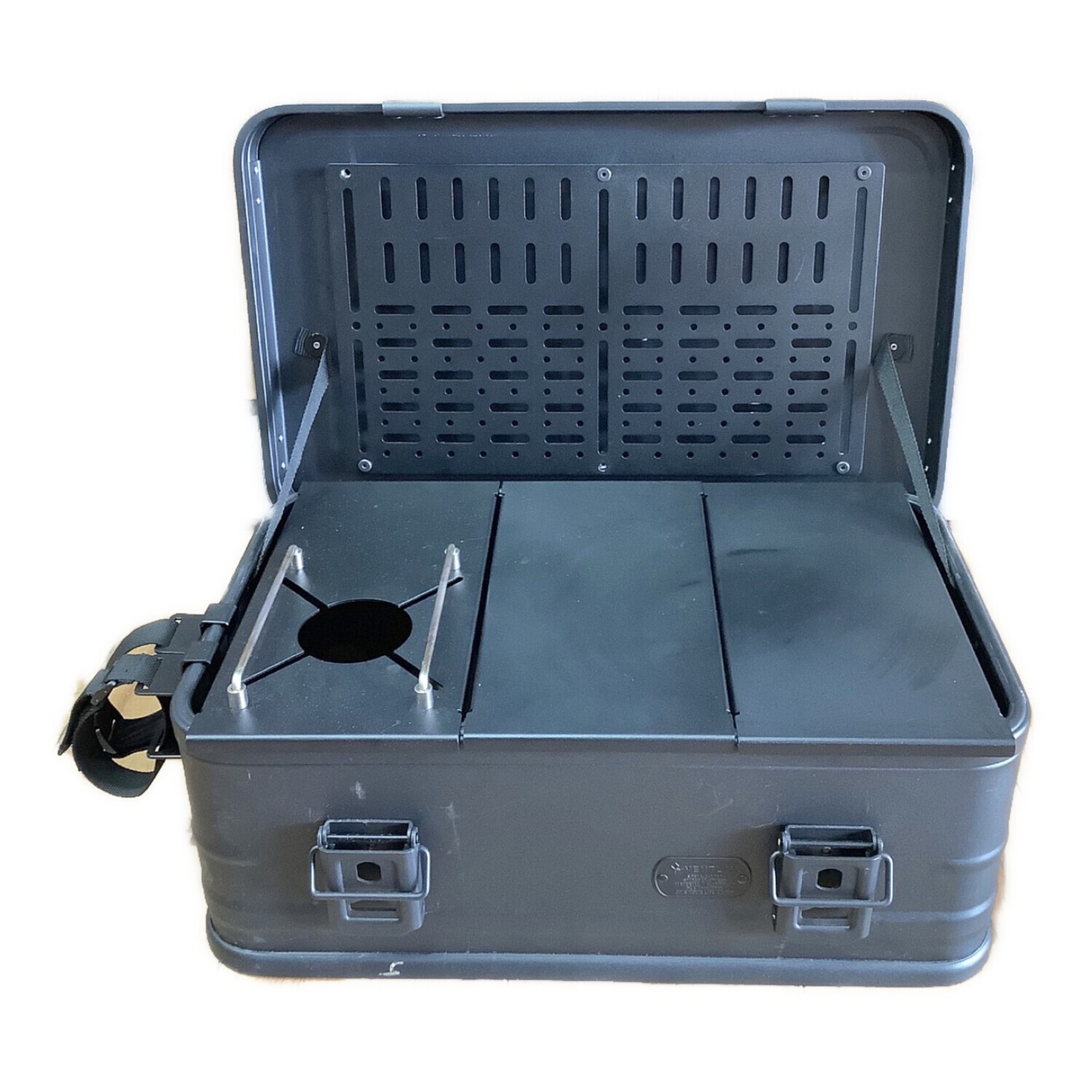 沼にハマるキャンパー多数！最先端のコンテナカスタムVENTLAXパンドラ