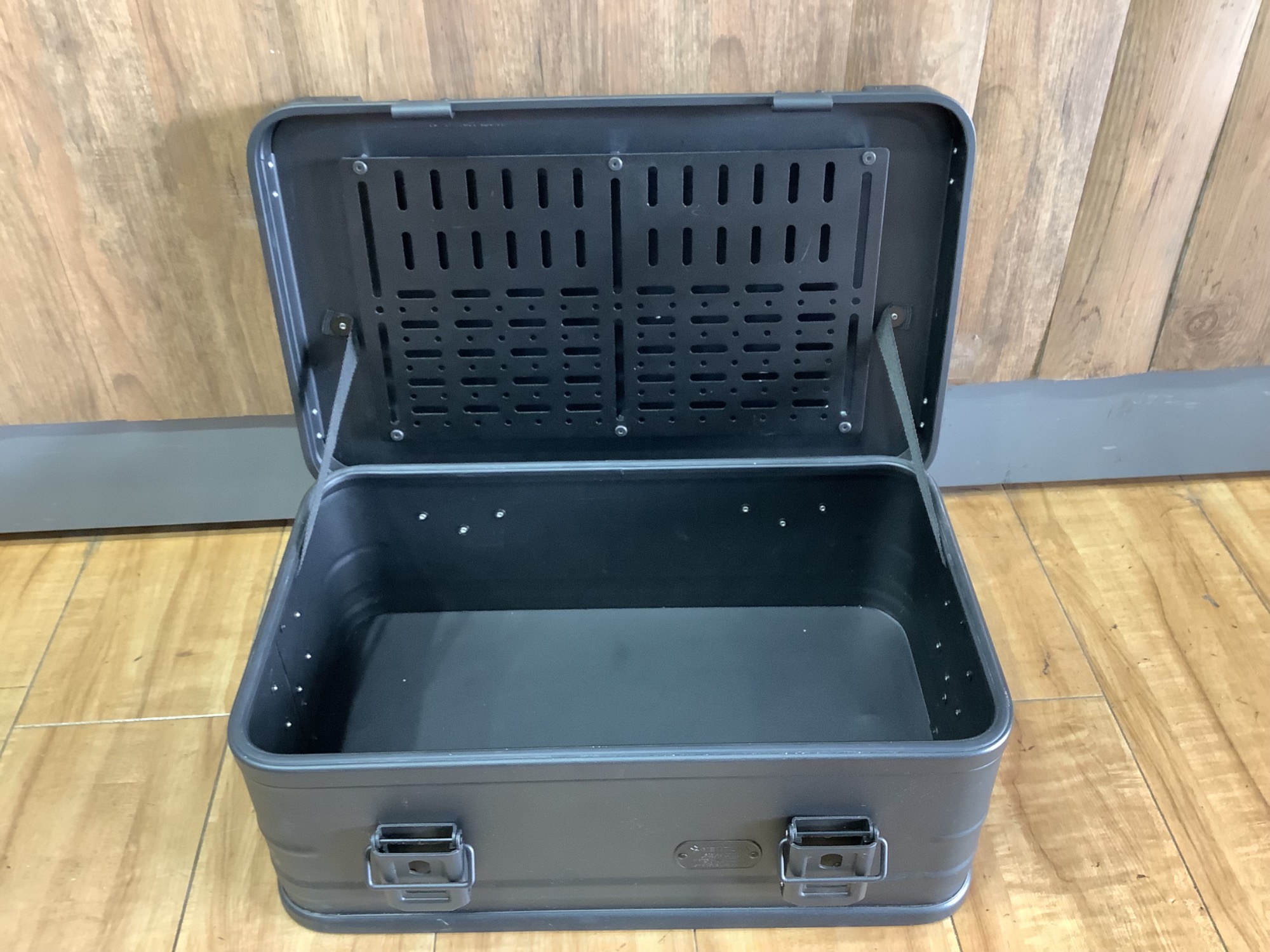 沼にハマるキャンパー多数！最先端のコンテナカスタムVENTLAXパンドラ