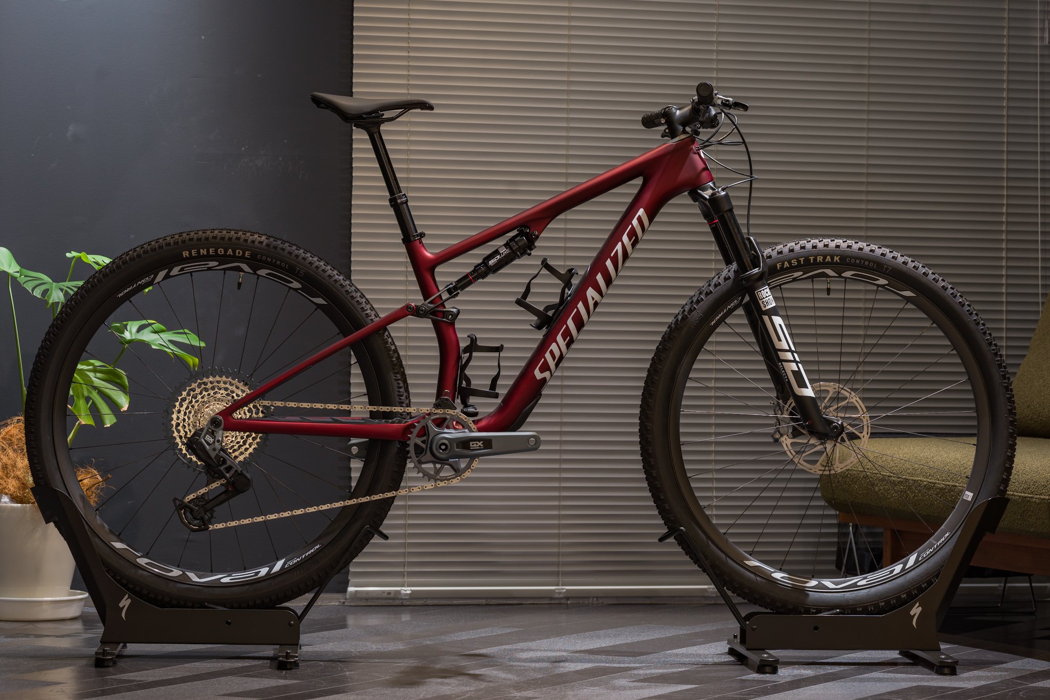 XCレースから里山ライドまでお任せ！】バーサタイルに使えるMTB、Epic