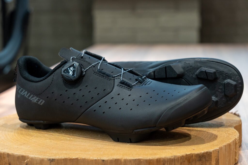 漕げて歩けておしゃれなビンディングシューズ Recon 1.0 で決まり