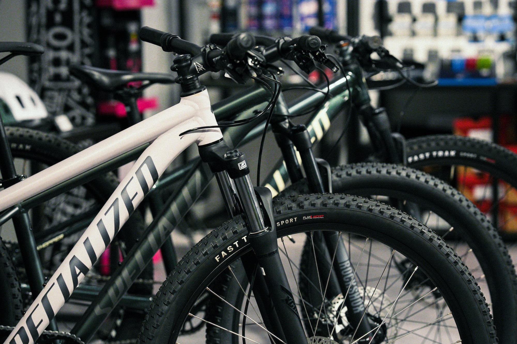 エントリーMTB「ROCKHOPPER」シリーズのラインナップをご紹介