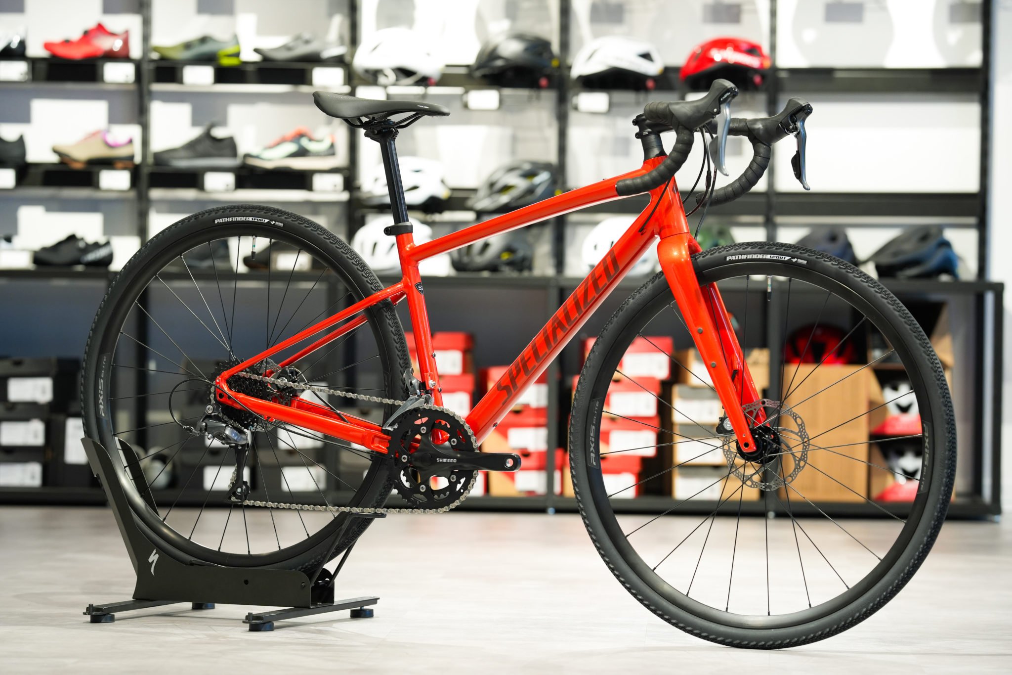 舗装路も悪路も走れるグラベルロードのDIVERGE E5が入荷