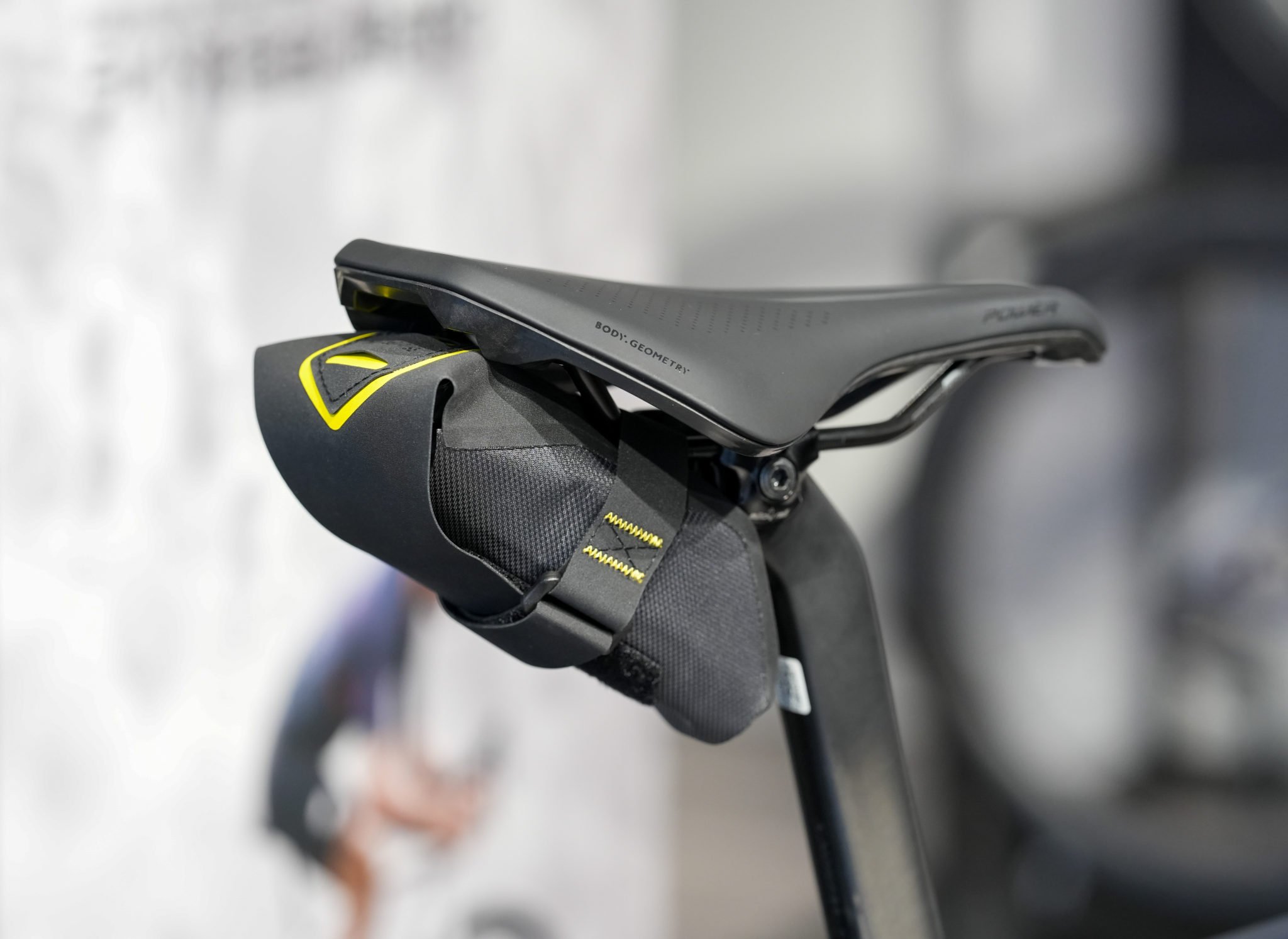 軽量性に優れたバイクパッキングが人気のAPIDURAからサドルバッグと