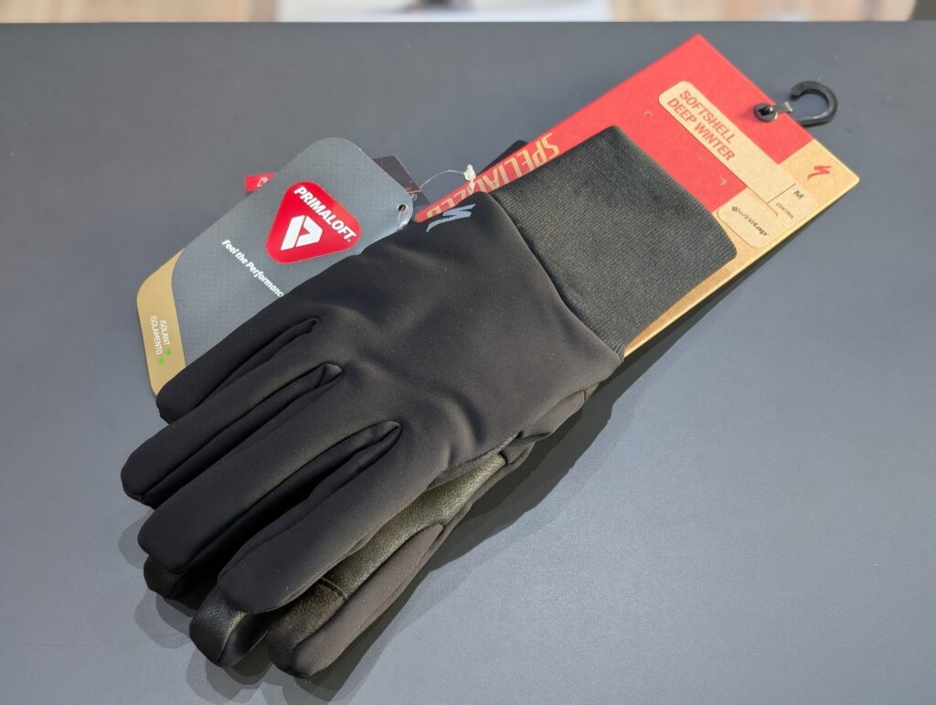 冬場におすすめのグローブ・ソックス | スペシャライズド 倉敷