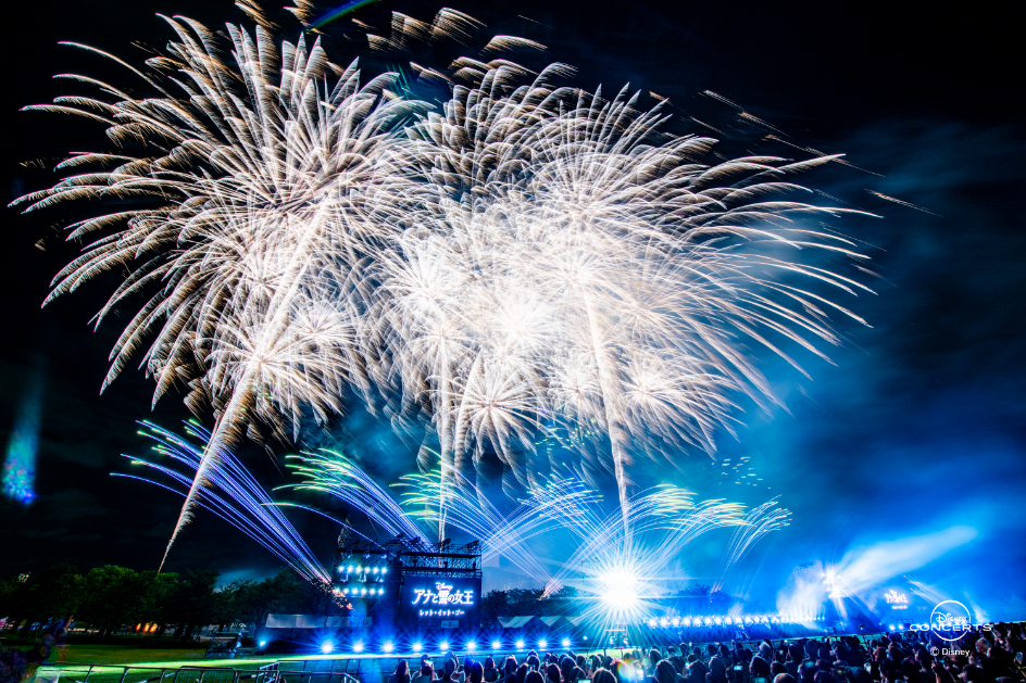 大阪の夜空をディズニーの名曲群と12,000発の花火が彩る 『ディズニー