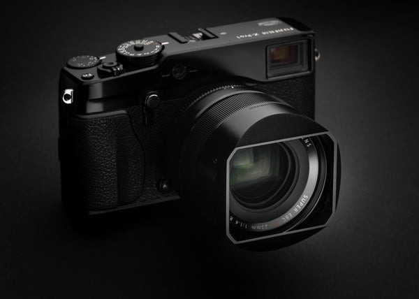 XF 23mm f1.4 R – Squarehood