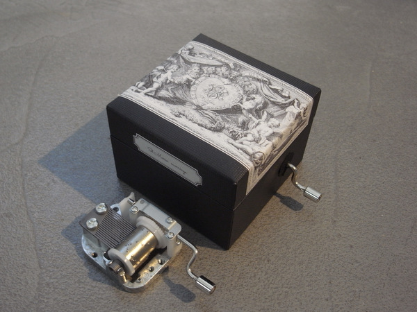 今後も【オルゴール付きリングケース】に入れてご納品。St.Maria