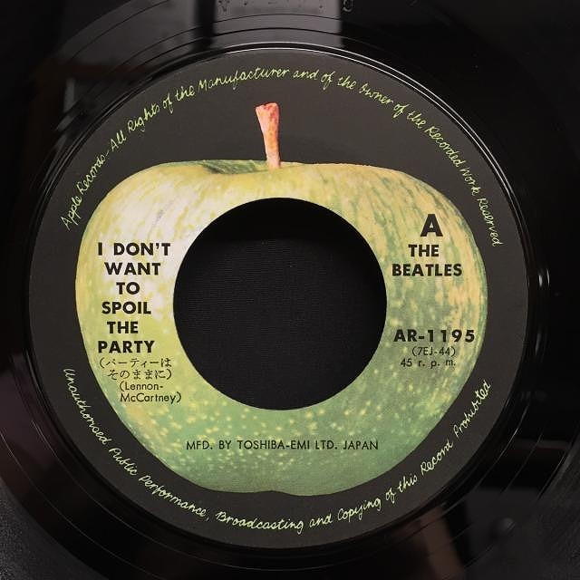 パーティは極上の赤盤　アップル　ビートルズ 赤盤”「ザ・ビートルズ 1962年～1966年」2023エディションのジャケット