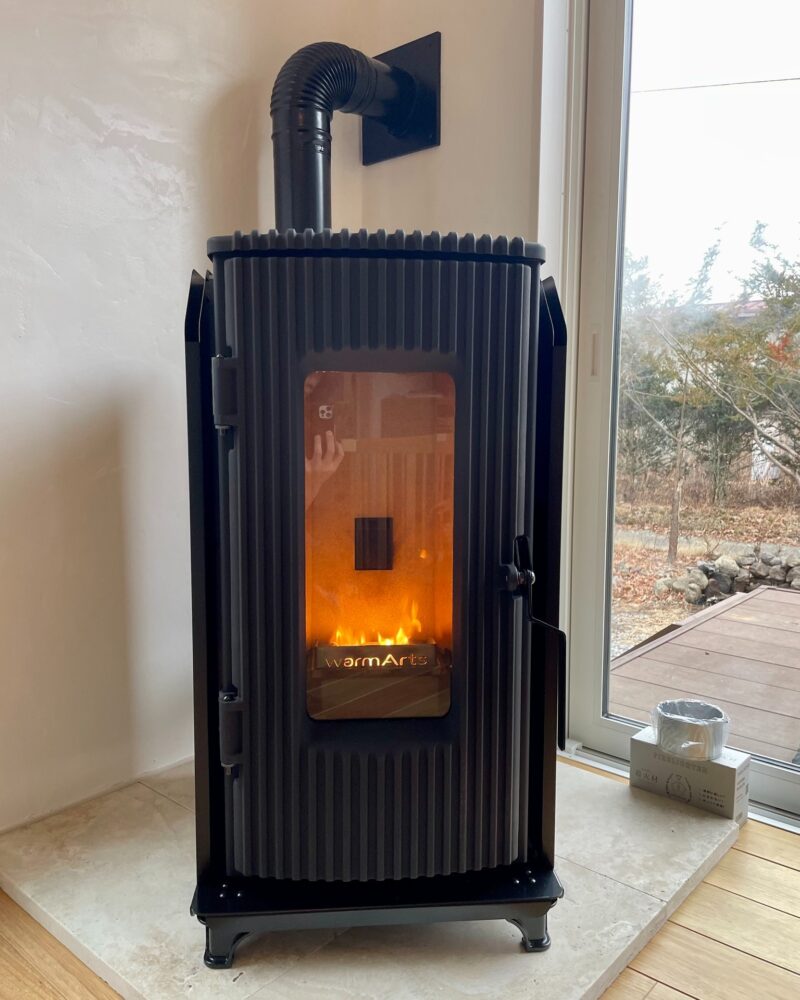 軽井沢】手動着火のペレットストーブ「RS-4」を設置しました