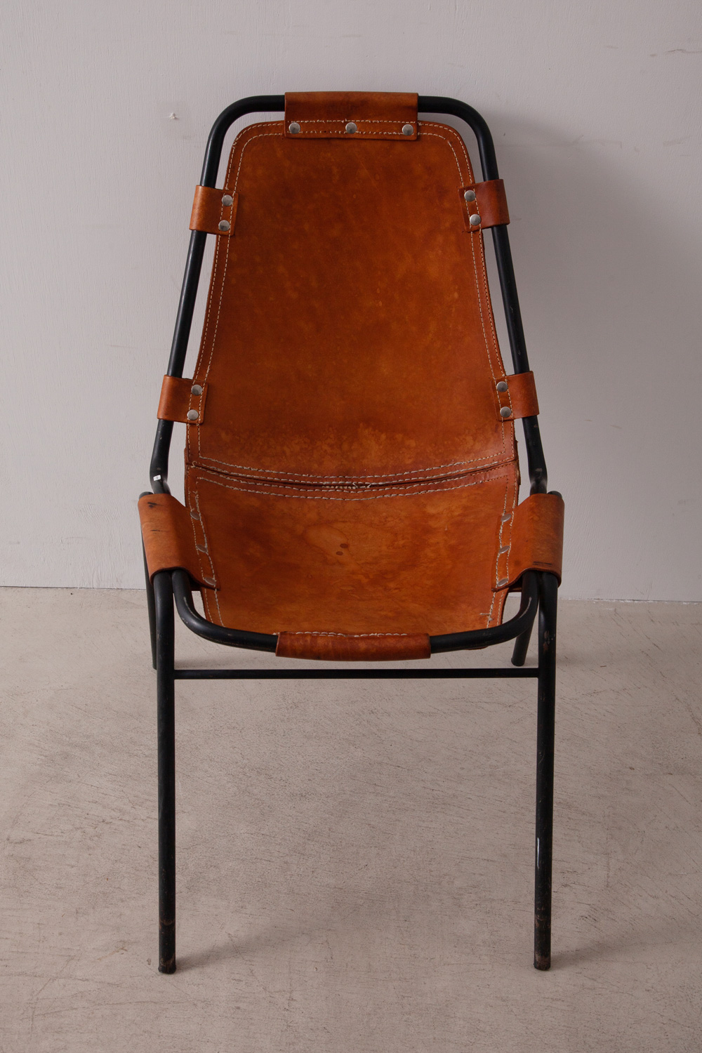 stoop | Les arcs Chair in Leather and Steel by Charlotte Perriand