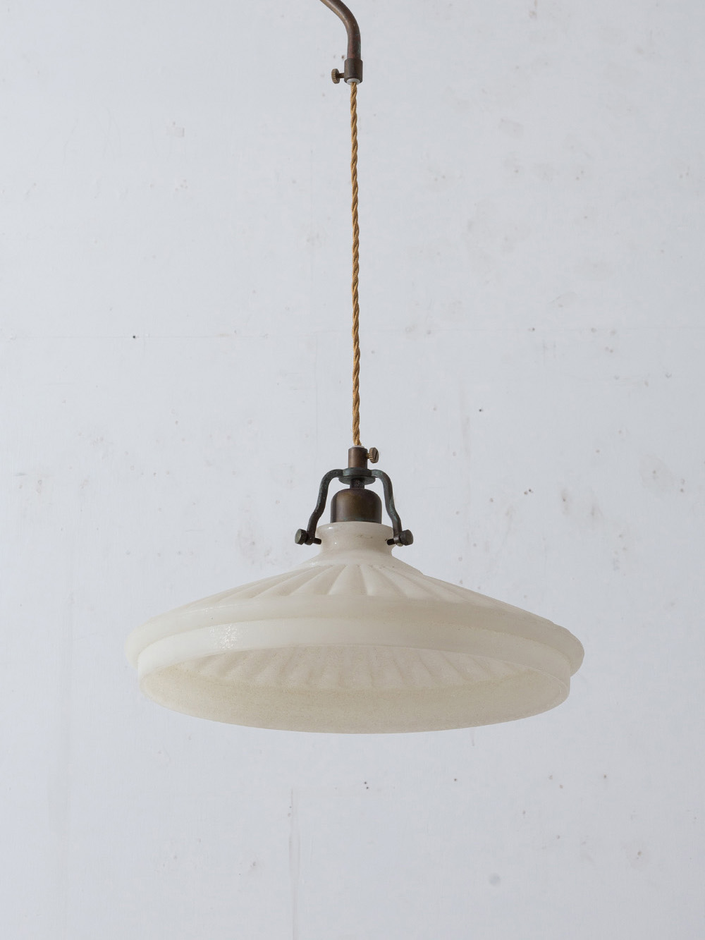 stoop | Vintage Pendant Lamp in Glass and Brass