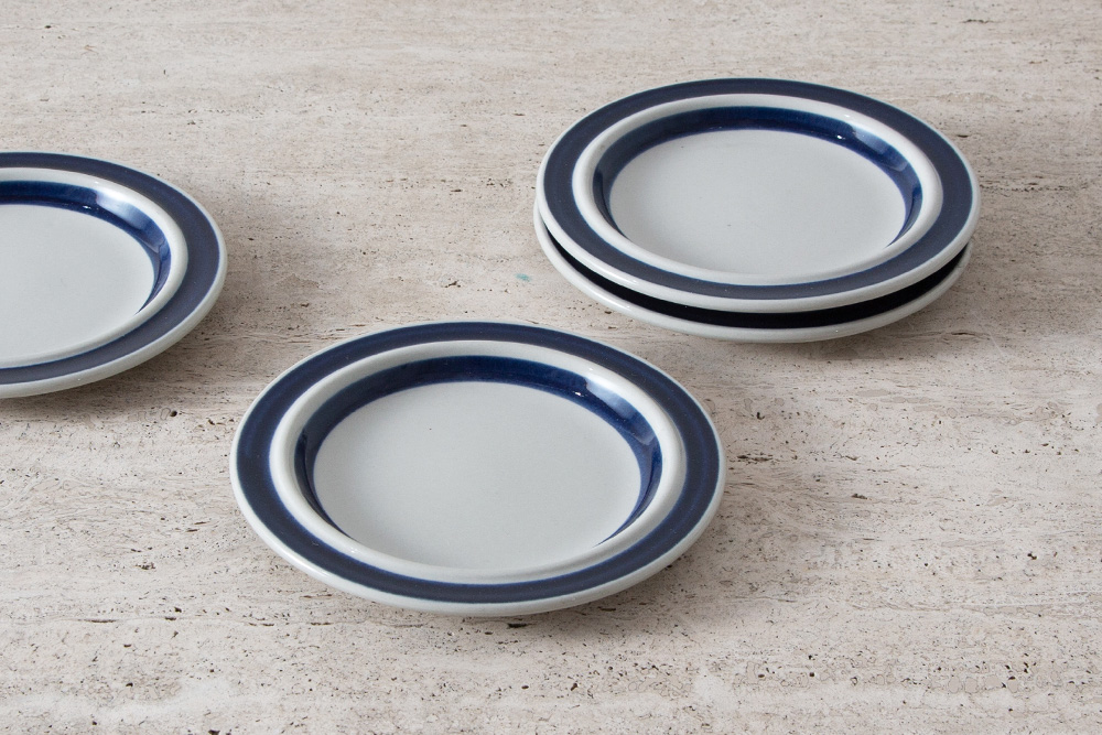 stoop | Plate 16 “Anemone” for ARABIA by Ulla Procope