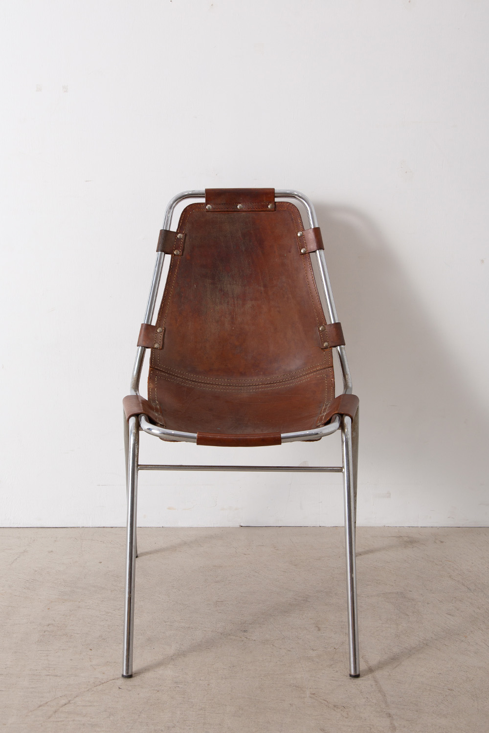 stoop | Les arcs Chair in Leather and Steel by Charlotte Perriand