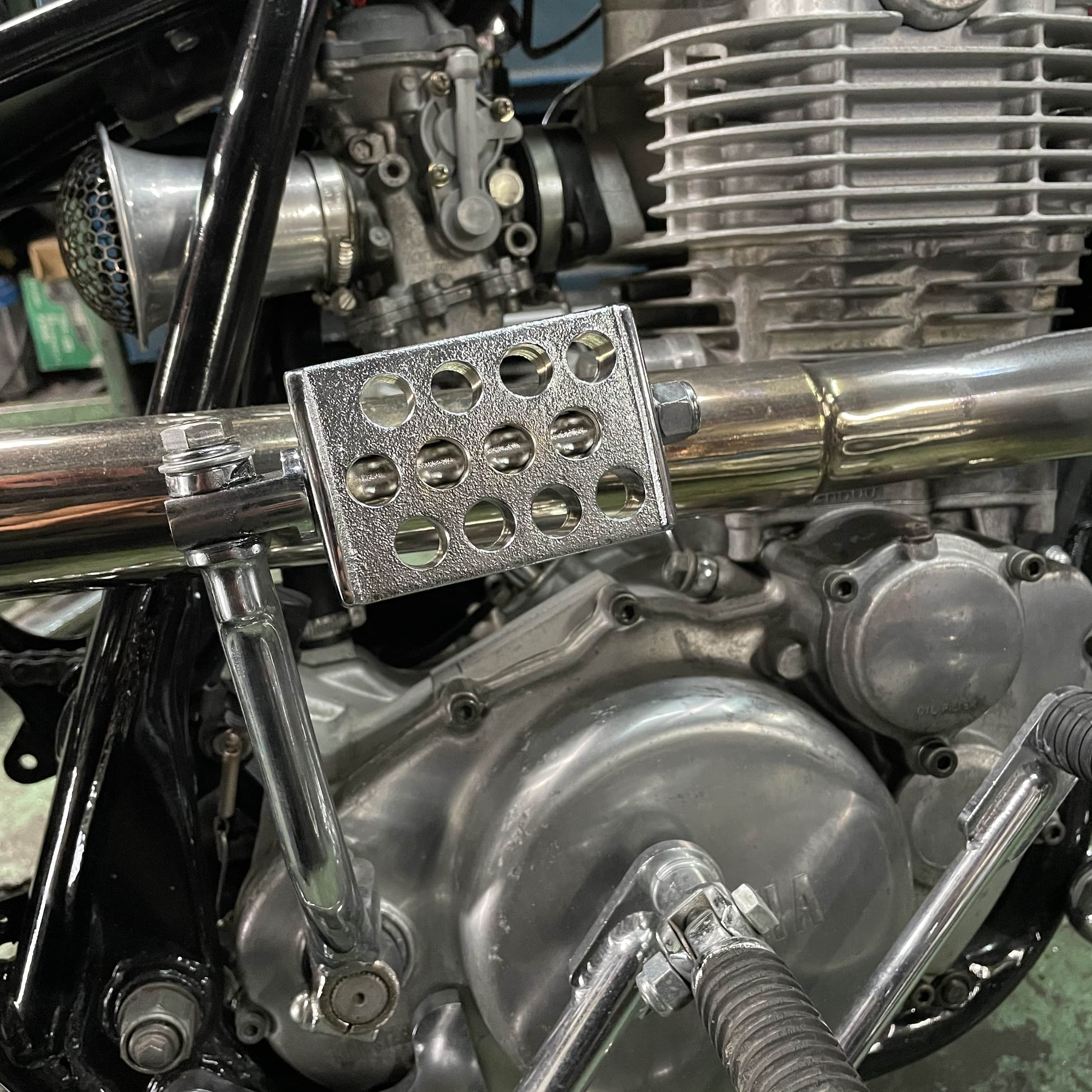 HWZN ドリルドキッカー ブラス メッキ Drilled Kick Pedal【Brass