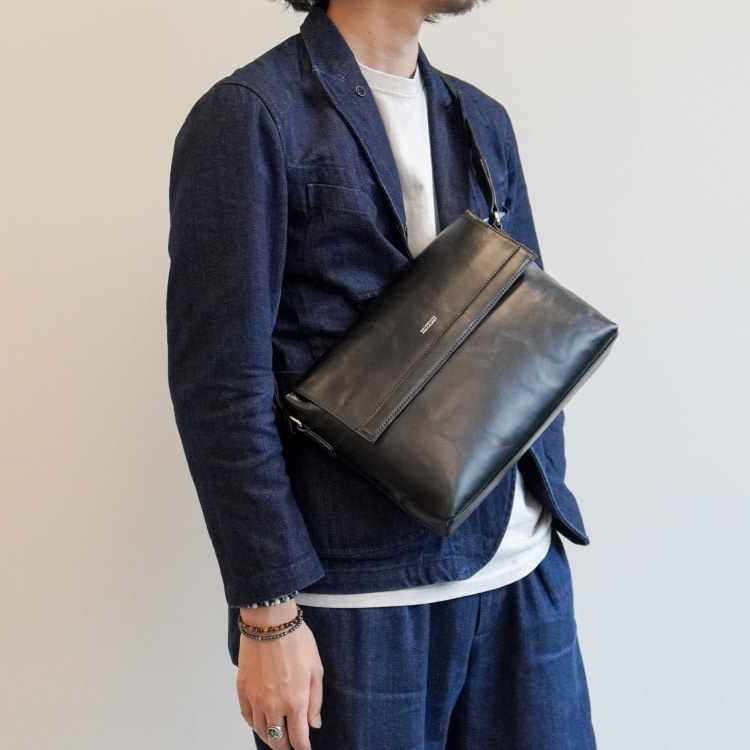 マッキントッシュ フィロソフィー ブレイヴァル フラップ付きレザー