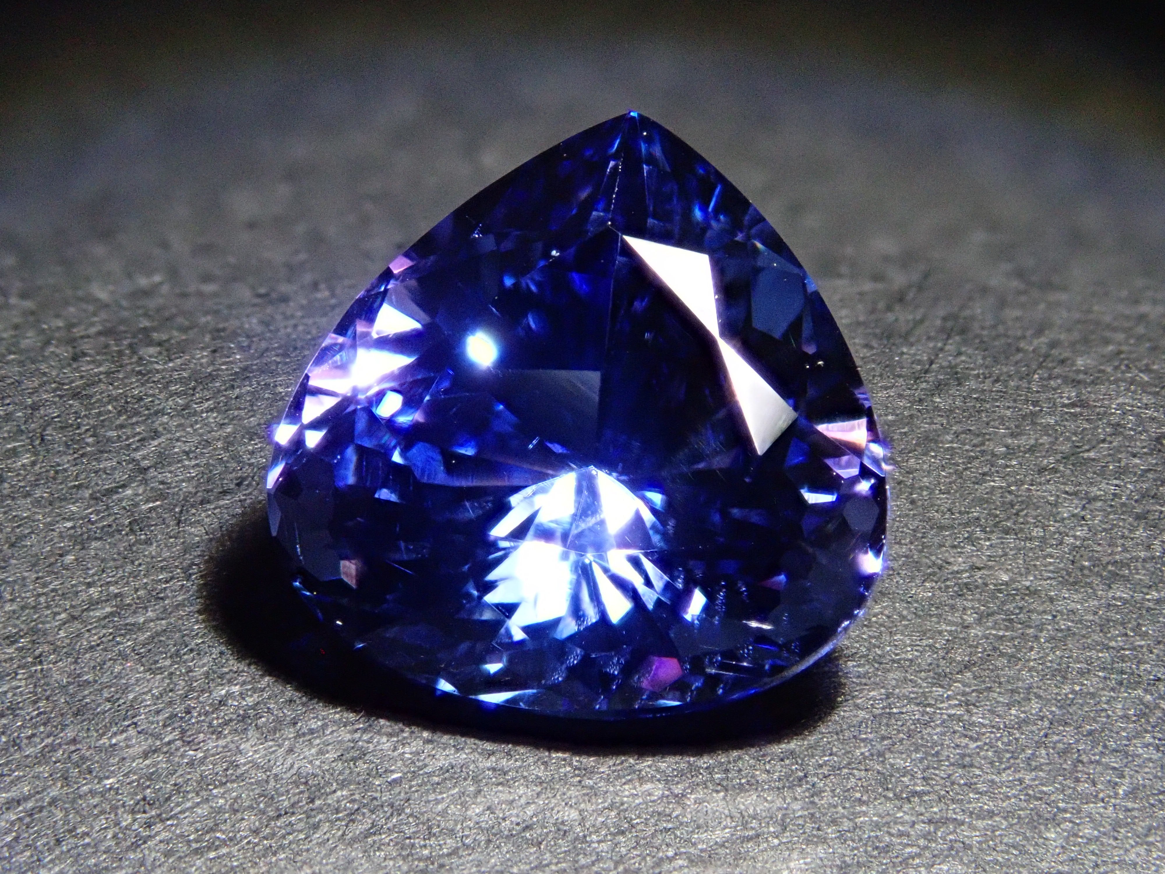 タンザニア産タンザナイト 2.777ctルース