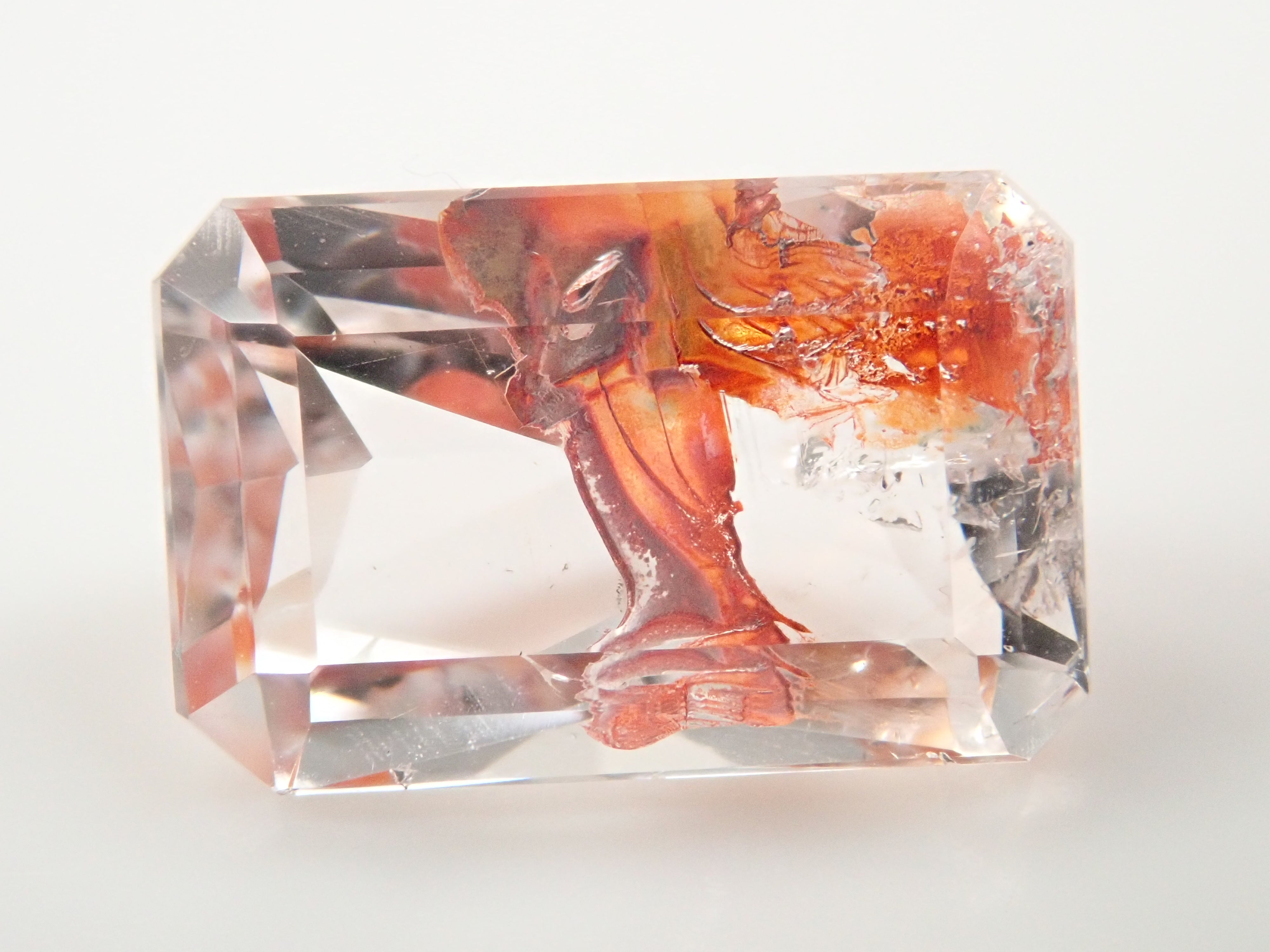 ブラジル産ライモナイトインクォーツ（オーロラクォーツ） 2.993ctルース