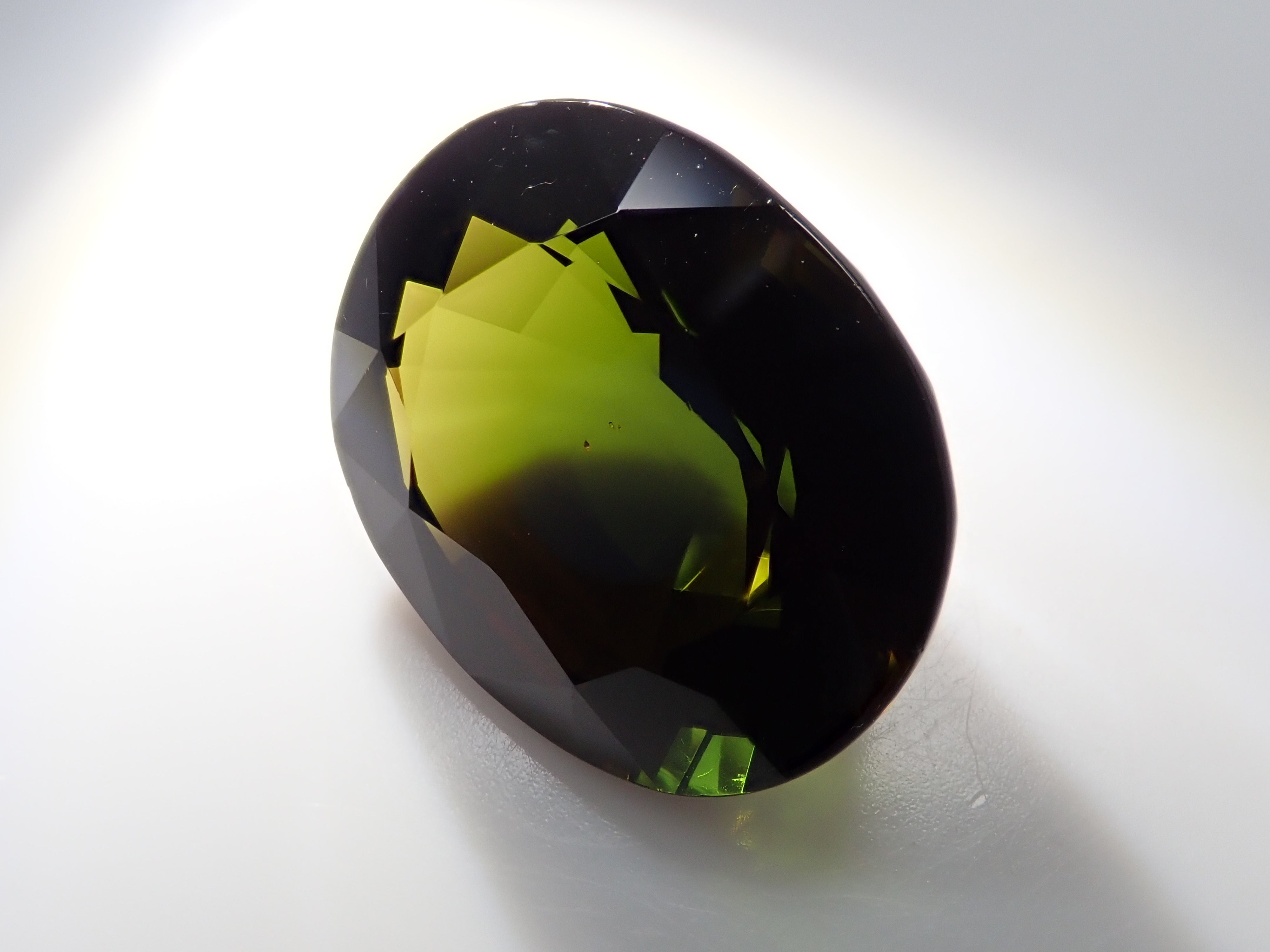 タンザニア産カラーチェンジクロムトルマリン 13.194ctルース 中宝鑑