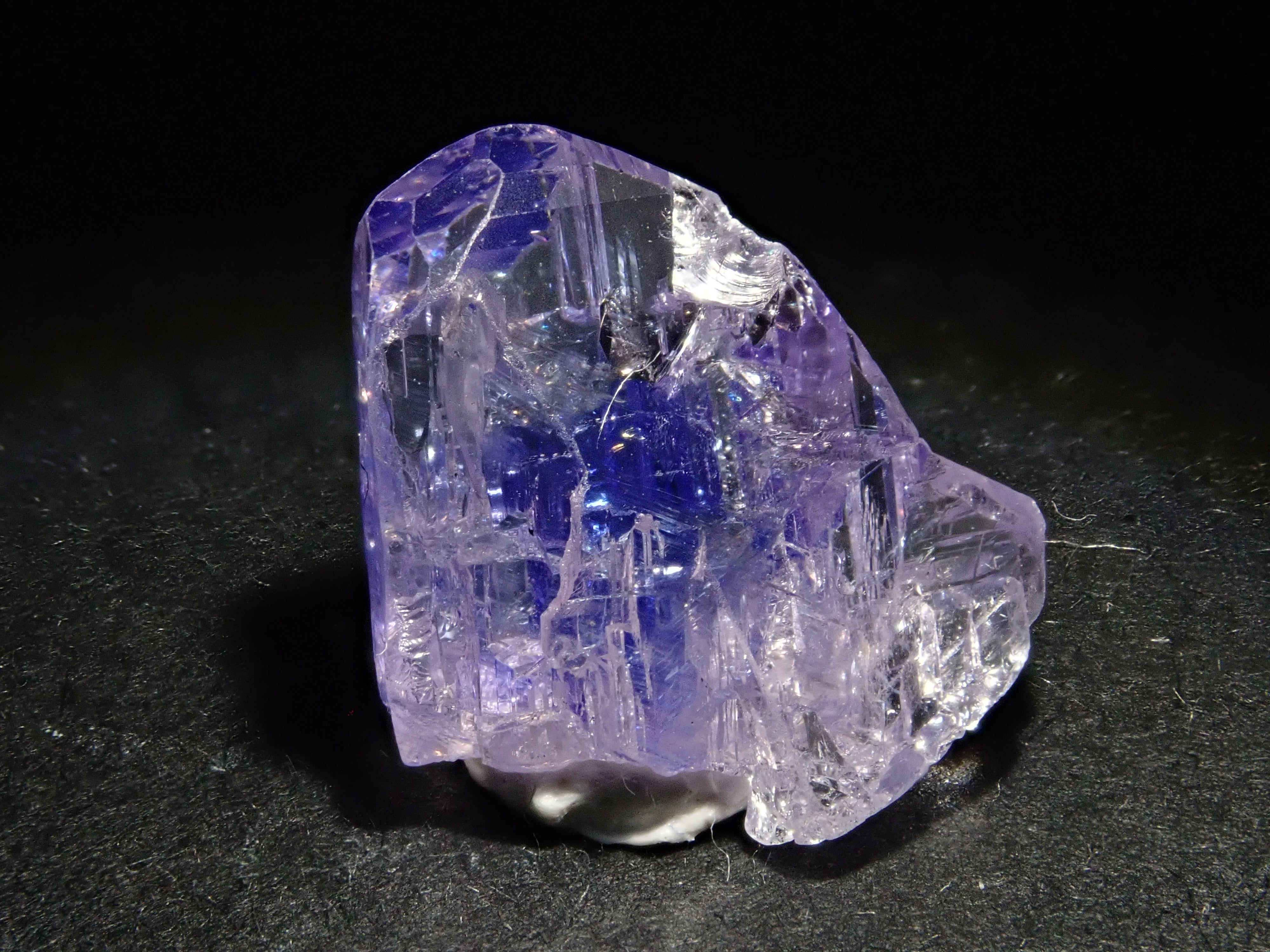 タンザニア産バイカラータンザナイト 4.804ct原石