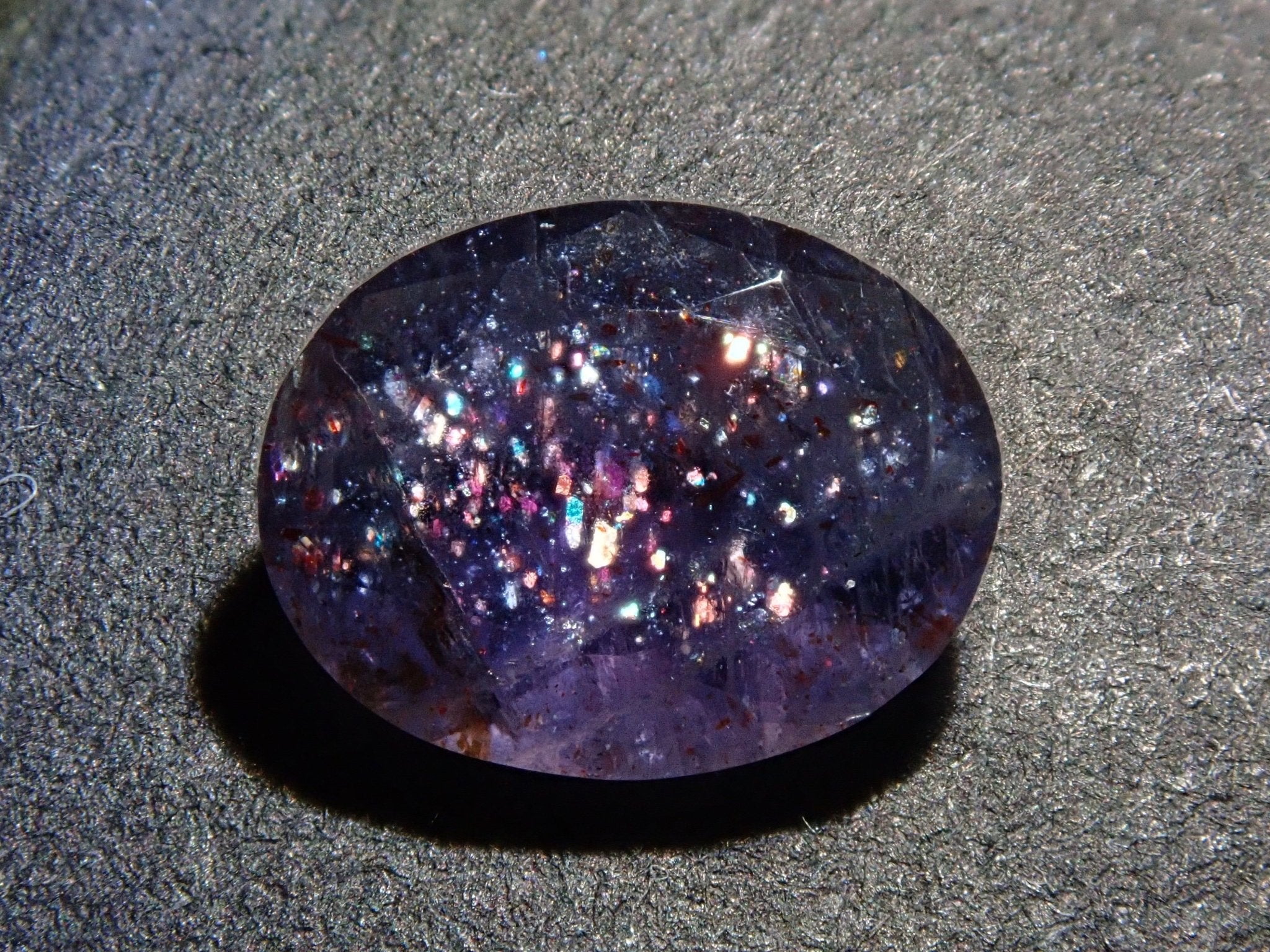 ブラッドショットアイオライトサンストーン 0.858ctルース