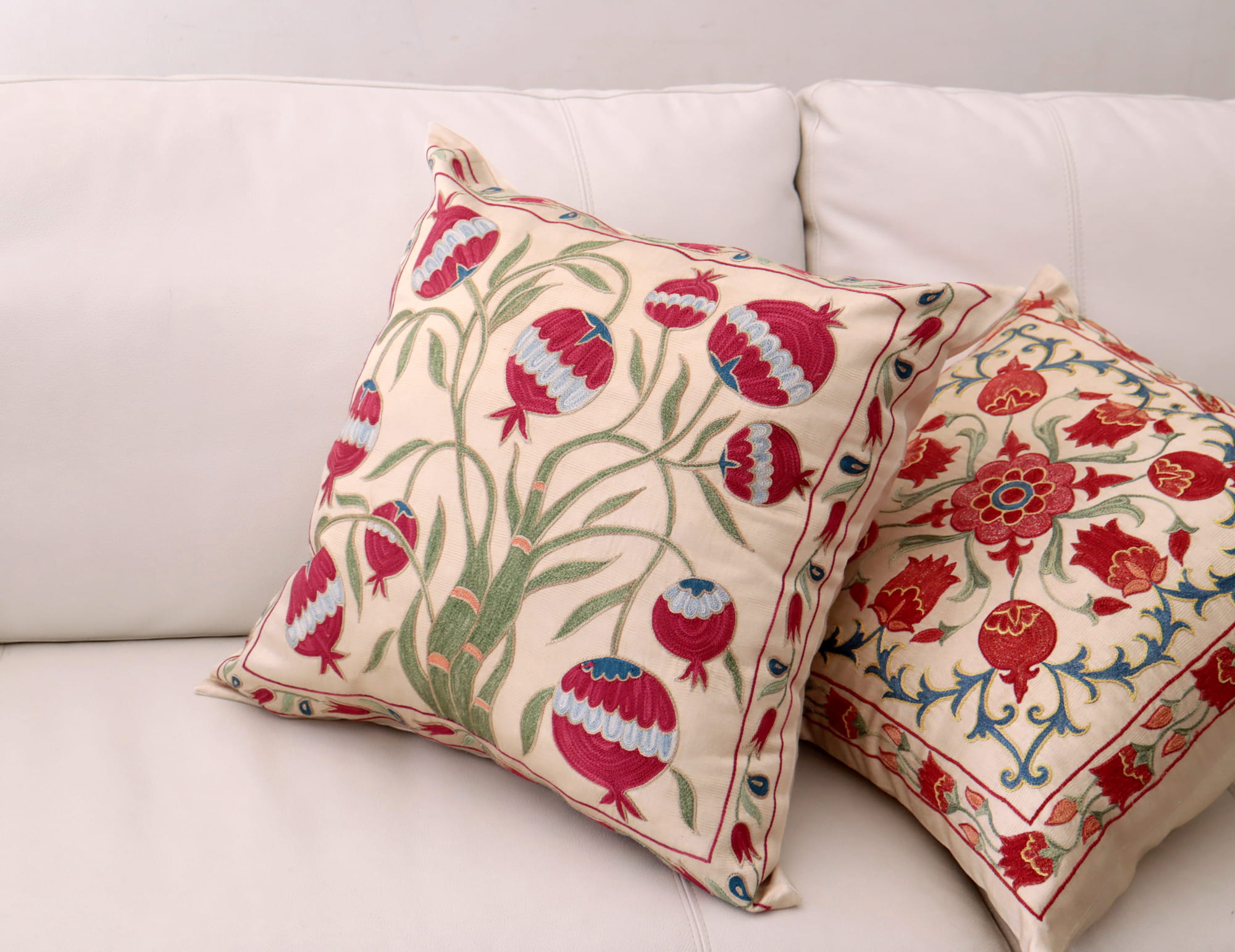 キリムスタイル / クッションカバー 50cm シルク スザンニ刺繍50×50cm