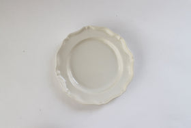 河合竜彦 白ツヤ釉 レリーフ皿（M） ｜くらすこと公式オンラインストア