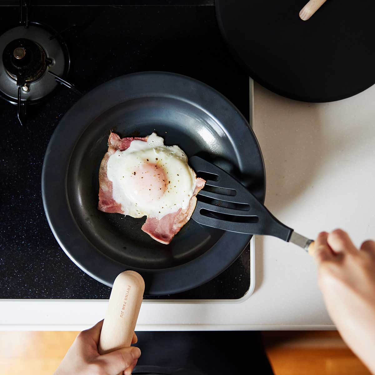 つくるとたべるをひとつに。フライパンジュウ L ブナ | 藤田金属