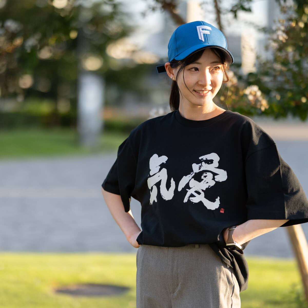 BIG BOSS新庄剛志監督×中山秀征書き下ろし「気愛」Tシャツ ホワイト