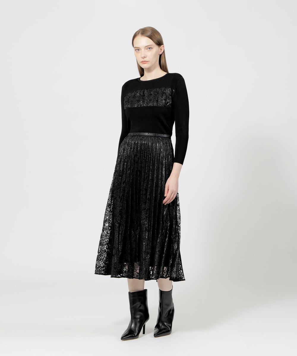 VERY NaVY2024年12月号掲載】グロッシーレース プリーツスカート