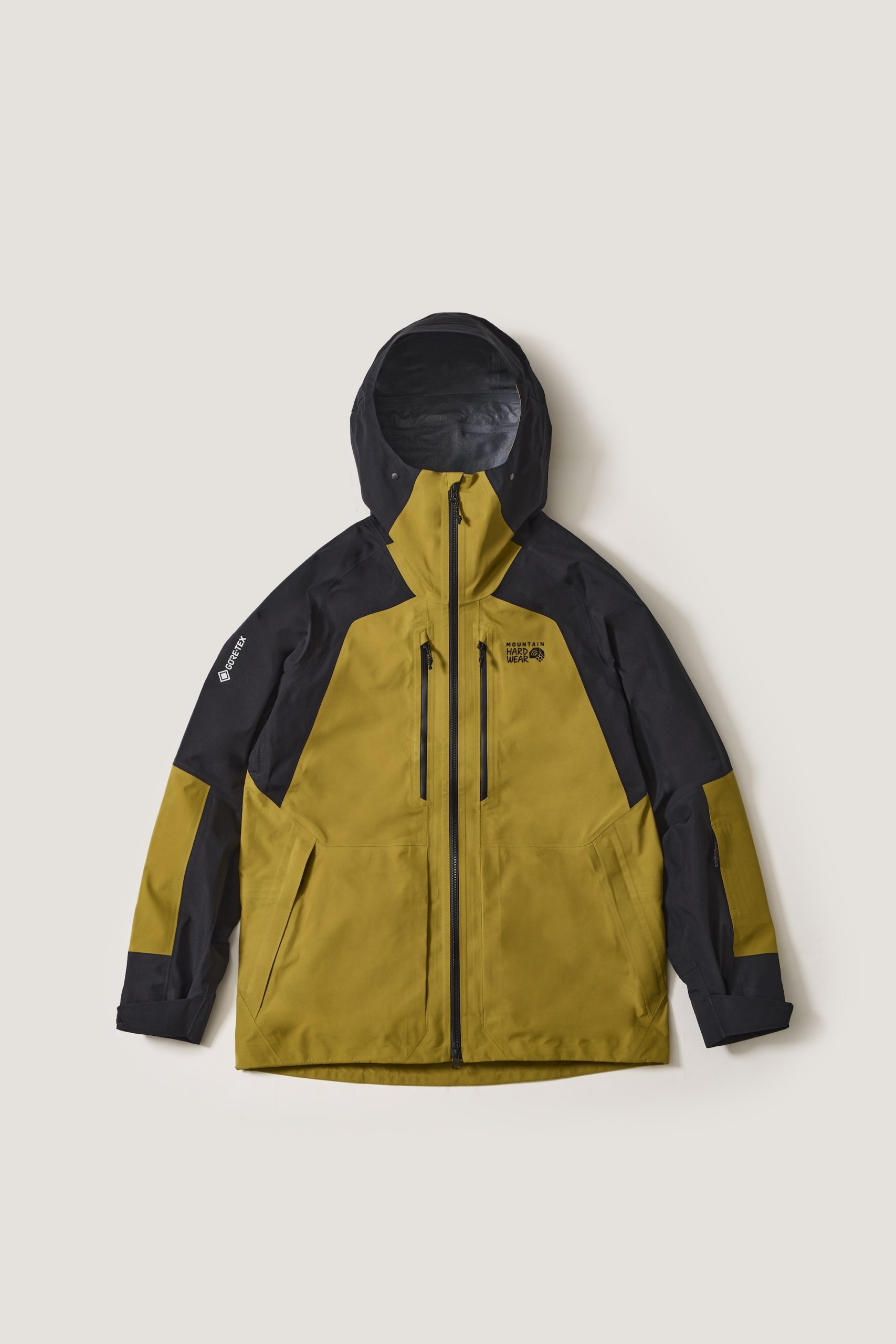 ハードユース派とスノーライフを楽しみたい派。マウンテンハードウェア