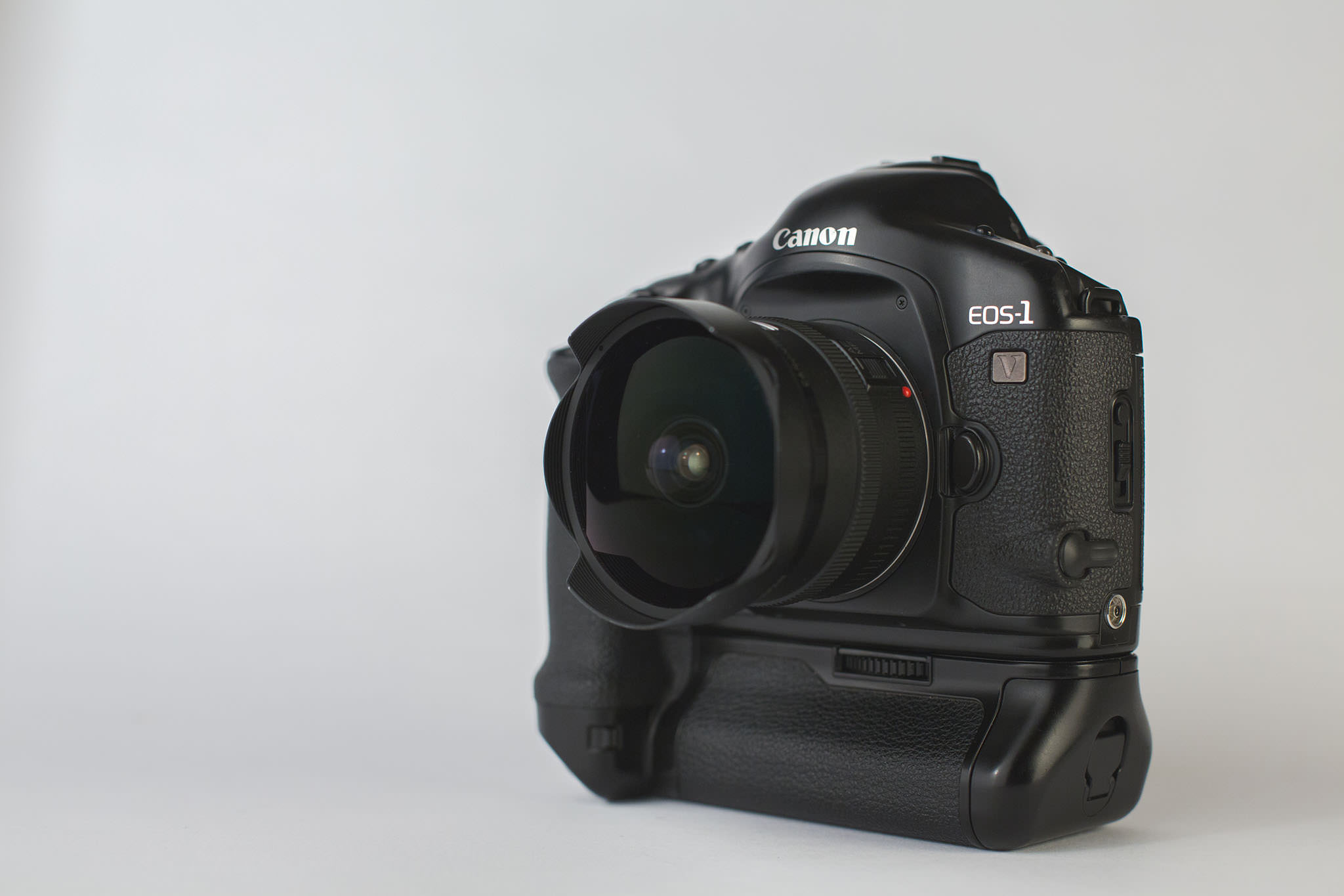 Review: Canon EOS 1V HS | Stephan Bednaic