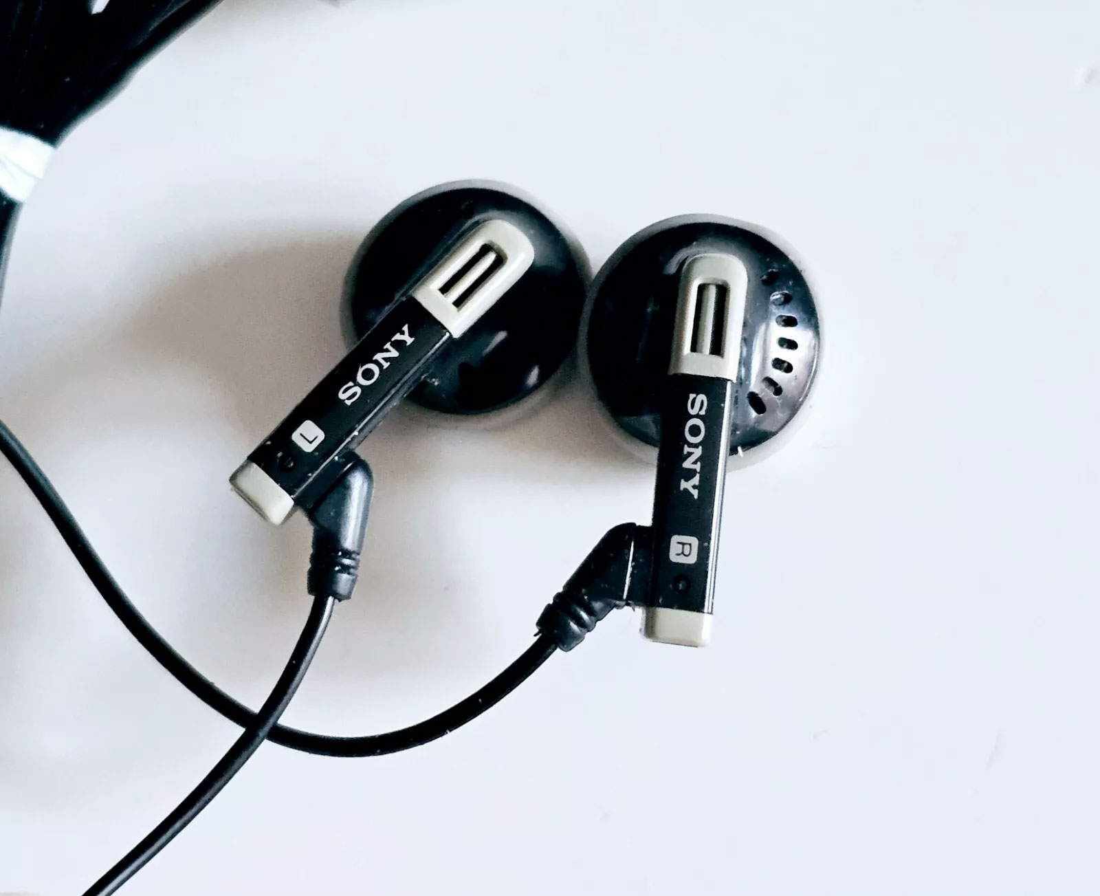 Are the Sony MDR-e454 the same as the MDR-e464? | Stereo2Go forums