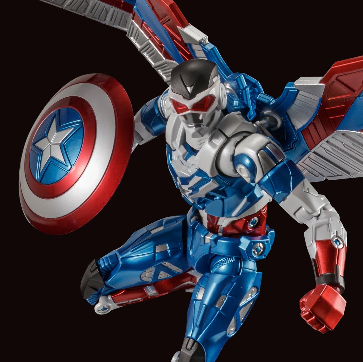 ファイティングアーマー キャプテン・アメリカ (Sam Wilson) 登場