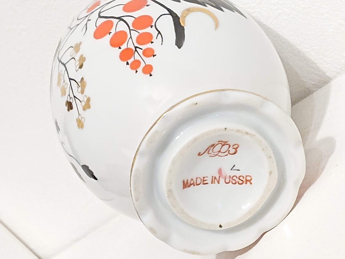 ソ連時代のインペリアルポーセレンの花瓶 | ロシア モノ・コト図鑑