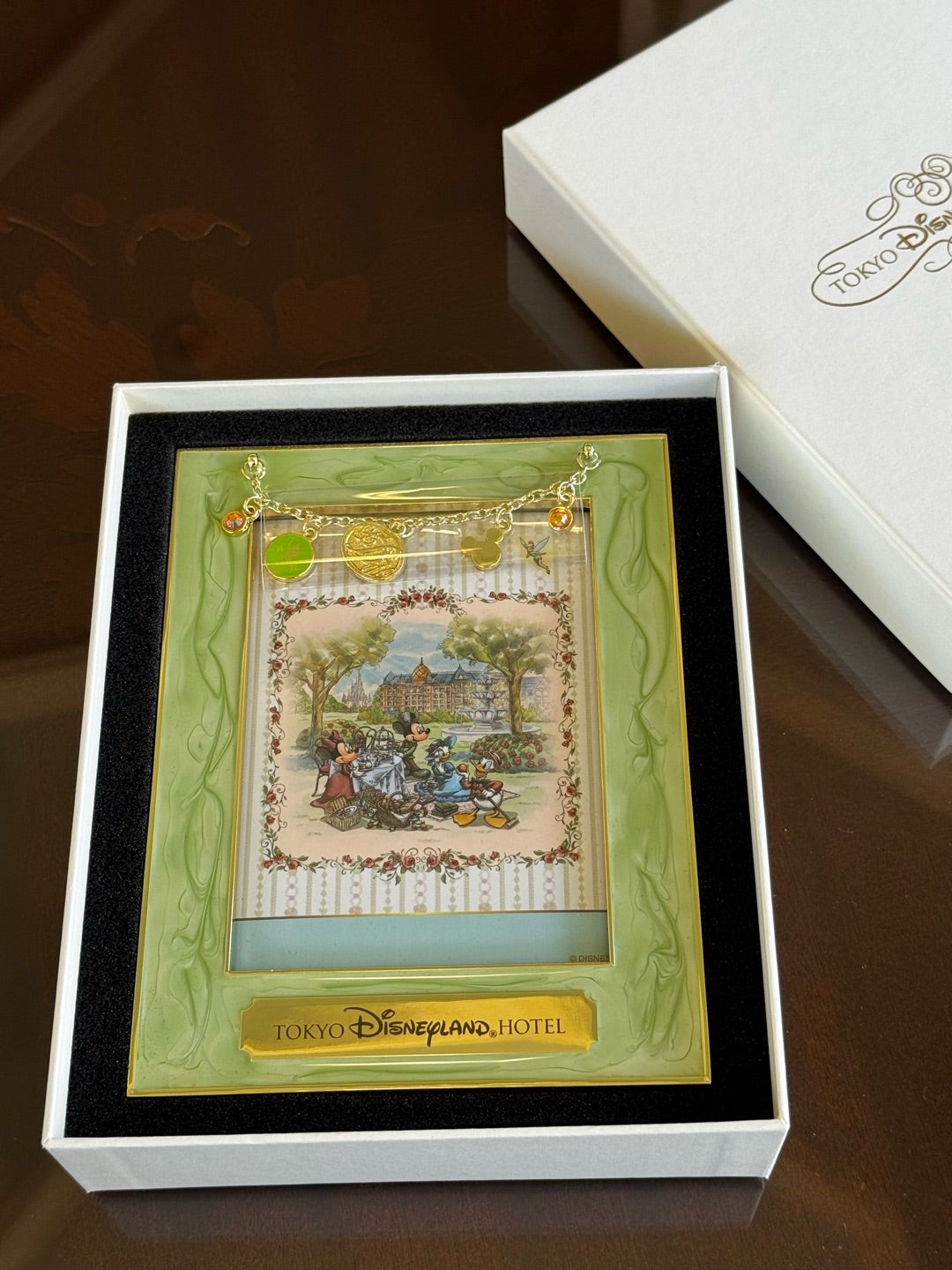 ディズニーランドホテル宿泊者限定のオリジナルフォトフレームも買っ