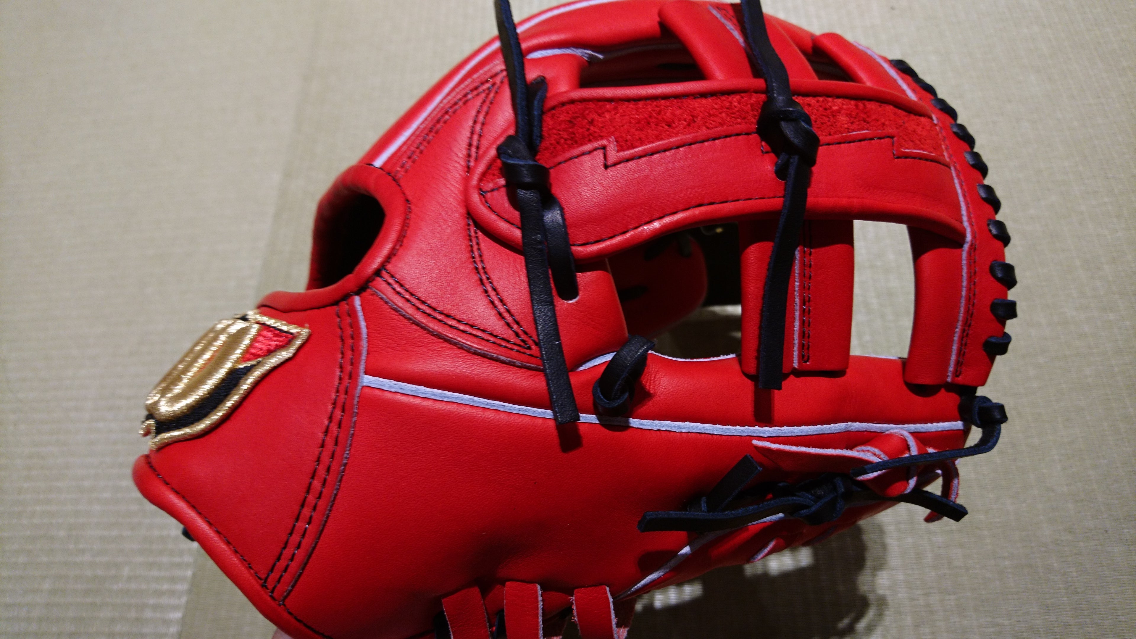 ウイルソン】限定プレミアムキップを使用した硬式グラブが入荷