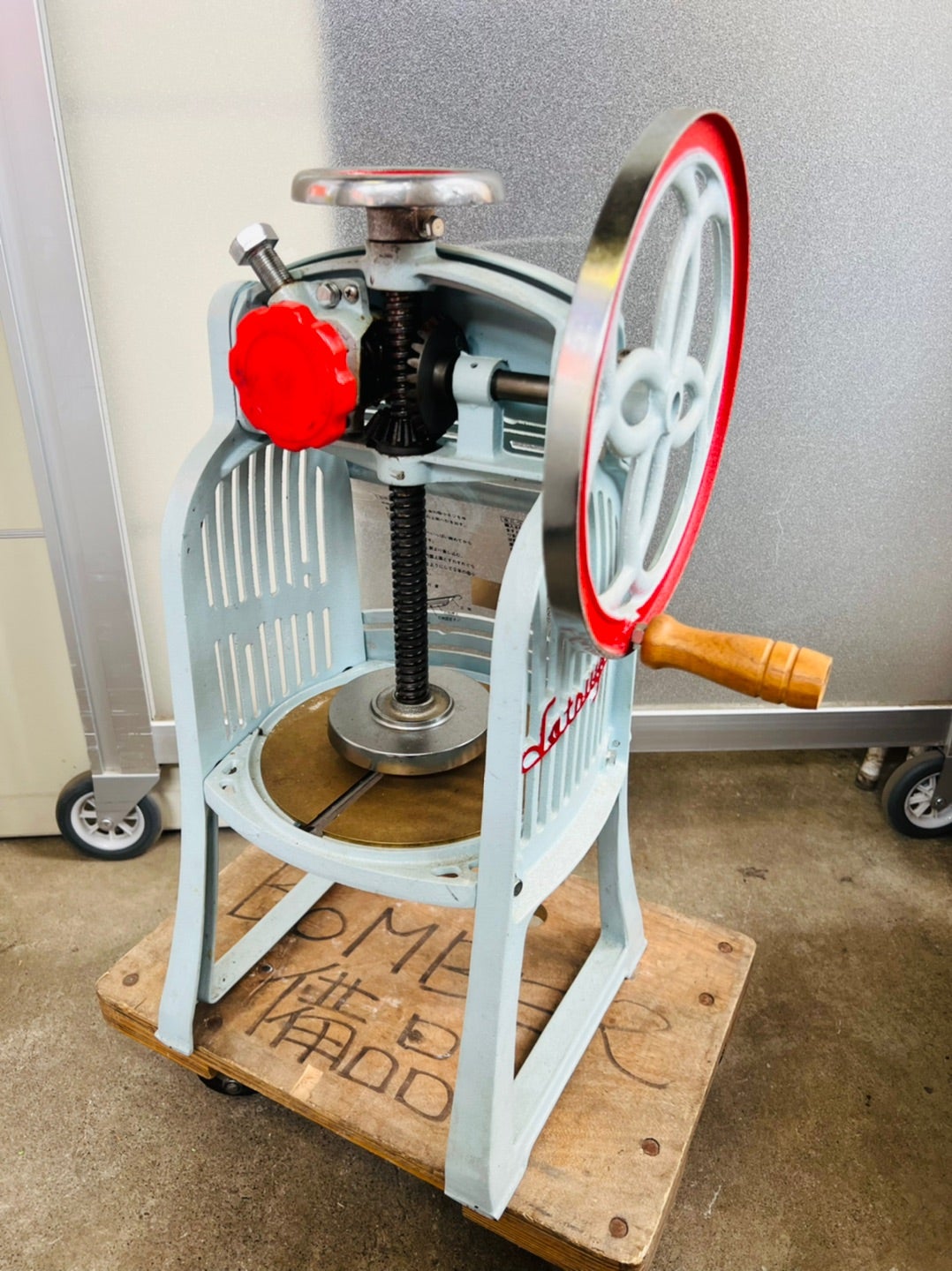 手動式かき氷機「初雪」！ 青森市のリサイクルショップ・ボンバー