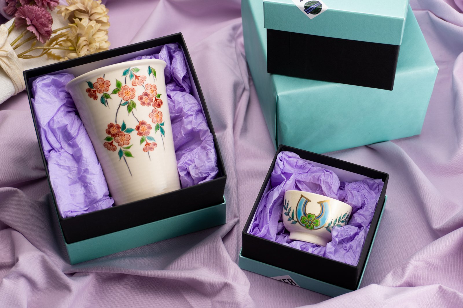 清水焼に咲く、十二か月のうつわ絵巻。三名の女性絵付師による挑戦