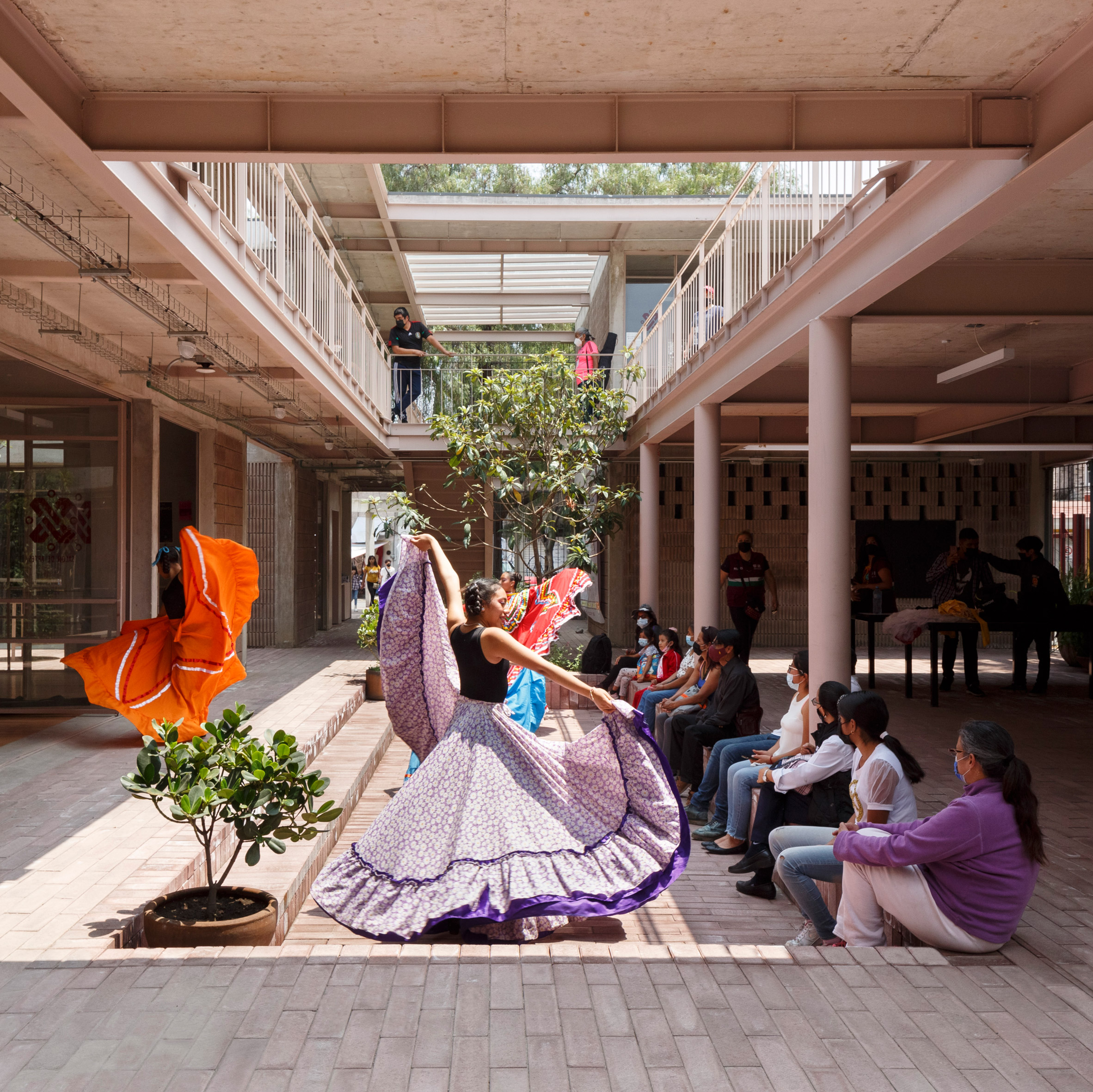 Rozana Montiel places courtyard at heart of Mexico City community