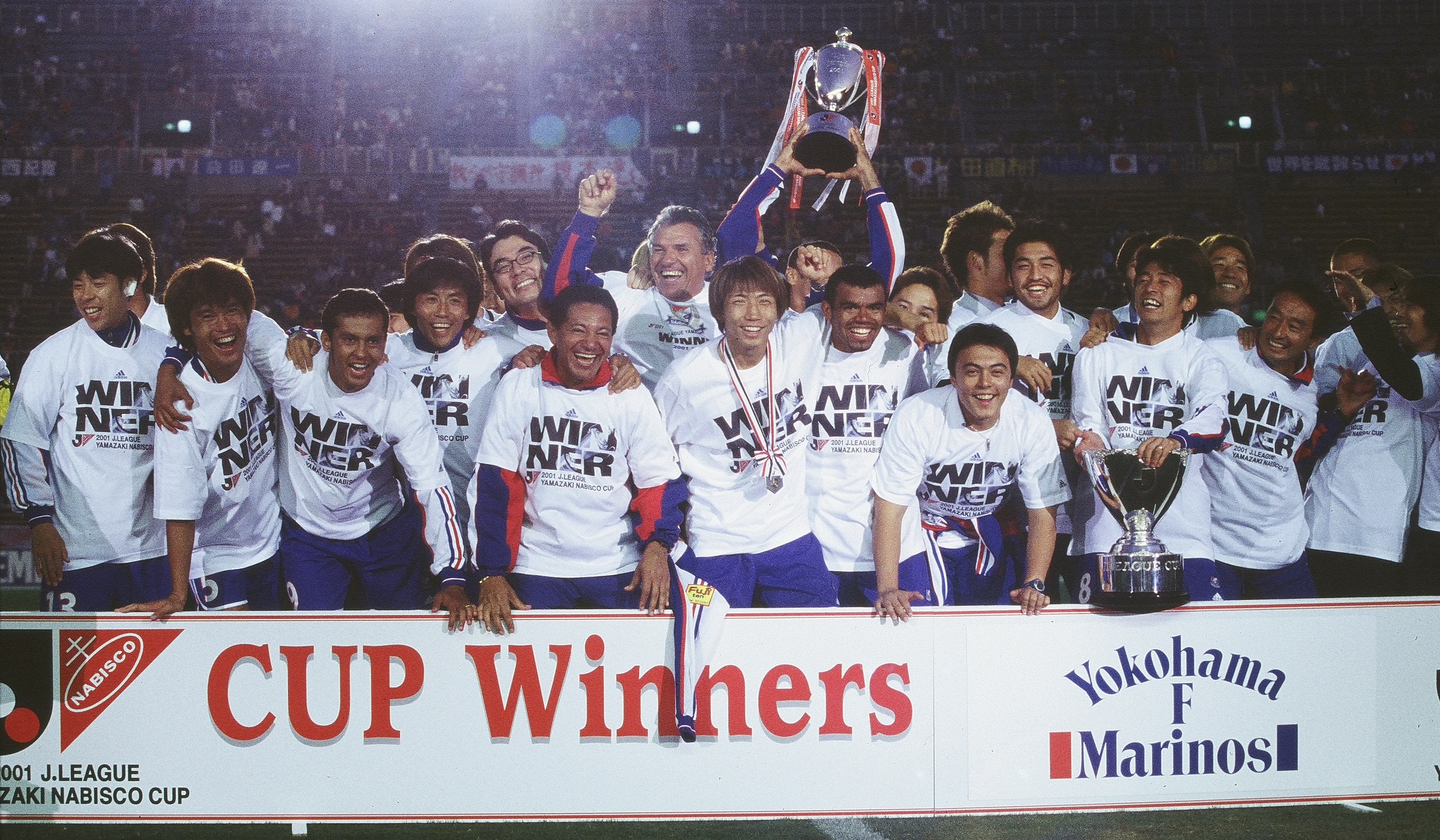 30周年記念コラム④：波乱の2001年 | TRICOLORE ＋ | 横浜F・マリノス