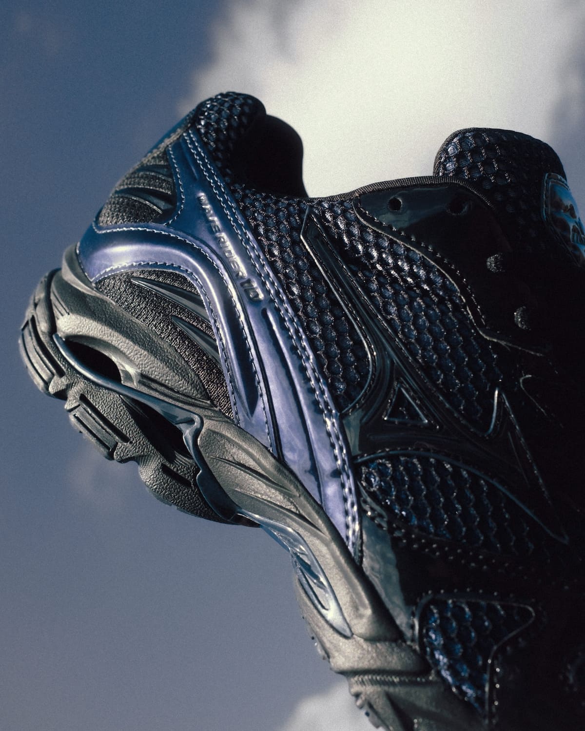 HONEYEE.COM | MIZUNO が初のコラボレーションモデルで END.の20周年を祝す