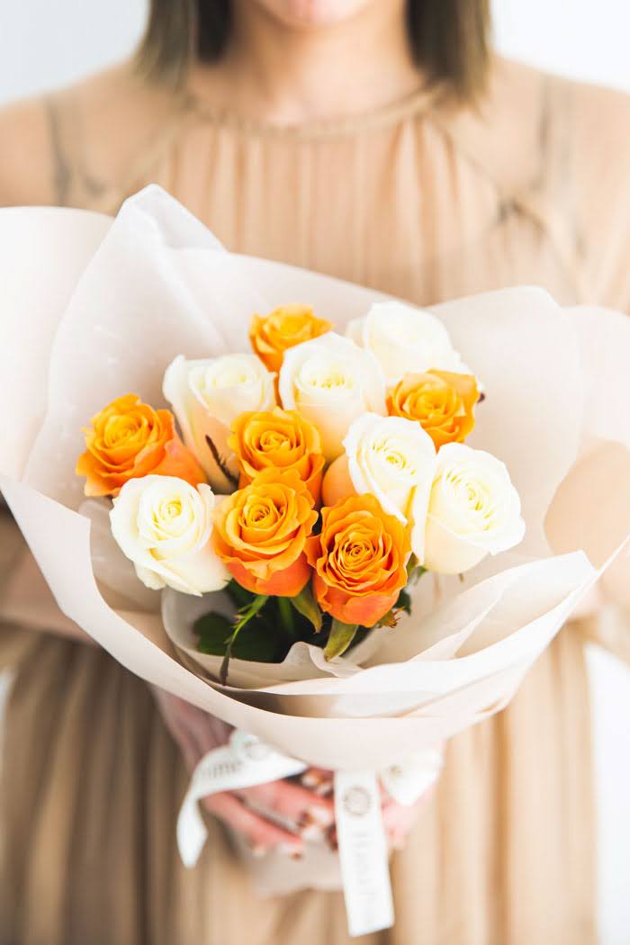 花束 ローズブーケ バラ 12本クロス #1401 size:80 ORN×WHT｜HanaPrime