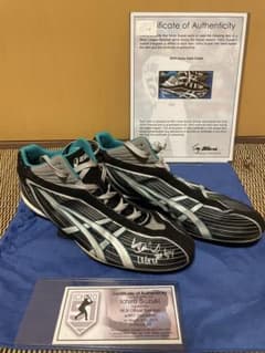 イチロー 2010年 マリナーズホーム公式戦実使用直筆サイン入りスパイク