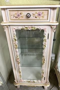 ロココ調ピンクのフラワーモチーフキャビネット 美品 - メルカリ