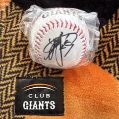 ジャイアンツ 岡本和真 直筆サインボール - メルカリ