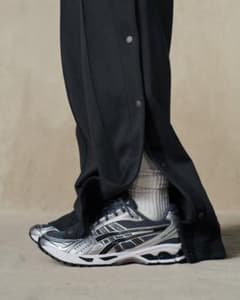 新品asics スナップボタントラックパンツ ゲルカヤノ14 kiko ジャージ